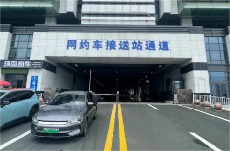 7月15日，威海站網(wǎng)約車(chē)接送站通道啟用！